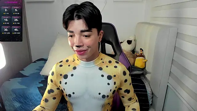 santy7v7 online show from October 31, 1:23 pm