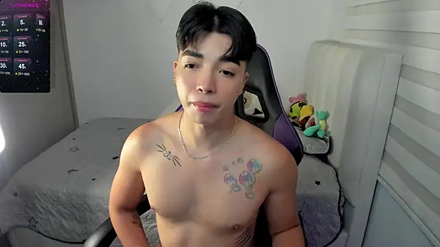 santy7v7 online show from November 12, 1:44 pm