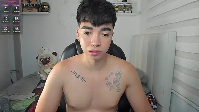 santy7v7 online show from April 15, 1:18 pm