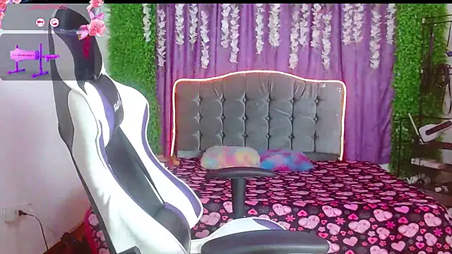 Snapshot of ariana-lopez chatting on May 20, 3:07 pm ariana-lopez online show from May 20, 3:07 pm