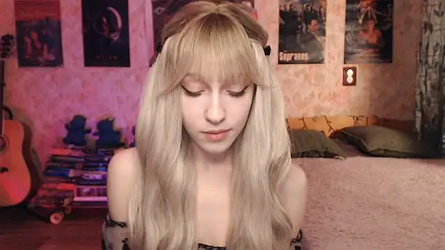 Friendly Ellie online show from February 3, 11:15 pm