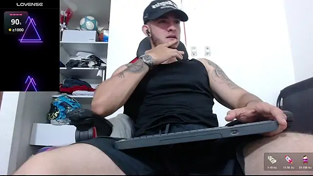 Snapshot of freestyle_blake1 chatting on October 20, 1:17 am freestyle blake1 online show from October 20, 1:17 am