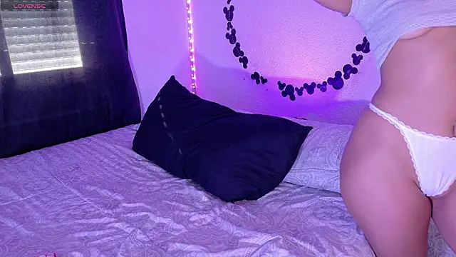 KLOE MARTINS online show from March 19, 8:40 am