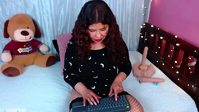 Queenamazon1 online show from September 10, 11:49 pm