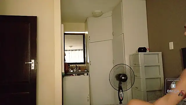 MissLMrJ online show from March 12, 11:42 am