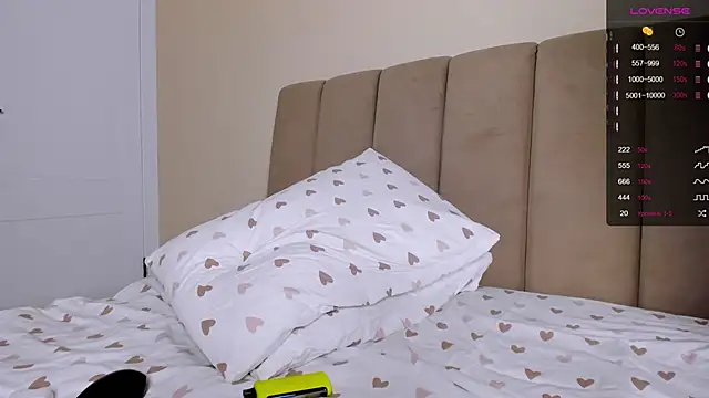 Snapshot of mayWaya chatting on February 13, 11:39 am mayWaya online show from February 13, 11:39 am