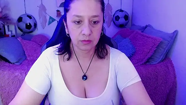 camilalatti online show from June 28, 8:15 pm