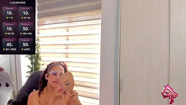 EmmaFerrary online show from December 16, 5:40 pm