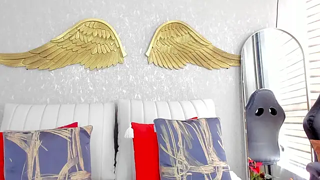 Snapshot of EmmaFerrary chatting on February 20, 5:46 pm EmmaFerrary online show from February 20, 5:46 pm