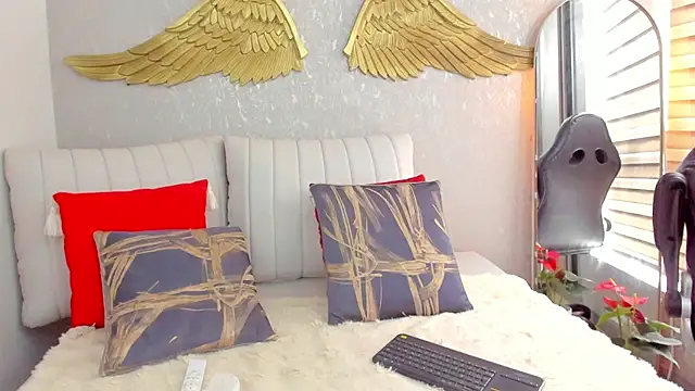 Snapshot of EmmaFerrary chatting on February 22, 6:28 pm EmmaFerrary online show from February 22, 6:28 pm