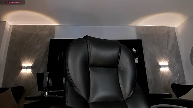 NickyLawson online show from December 17, 4:18 am