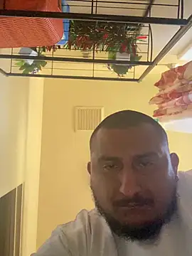 Snapshot of dro6969 chatting on December 19, 7:40 pm dro6969 online show from December 19, 7:40 pm