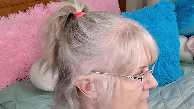 Kaitlyn Winters online show from January 16, 1:16 am