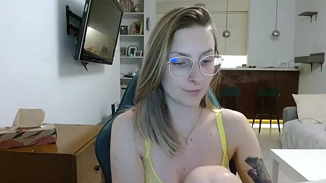 illusorycat online show from September 18, 7:38 pm