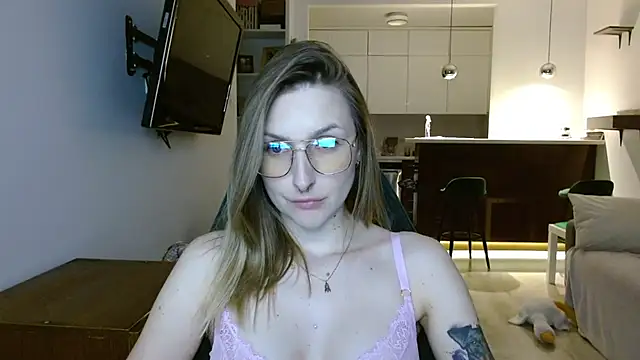 illusorycat online show from October 3, 8:06 pm