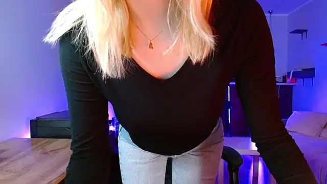 Snapshot of illusorycat chatting on February 10, 3:27 pm illusorycat online show from February 10, 3:27 pm