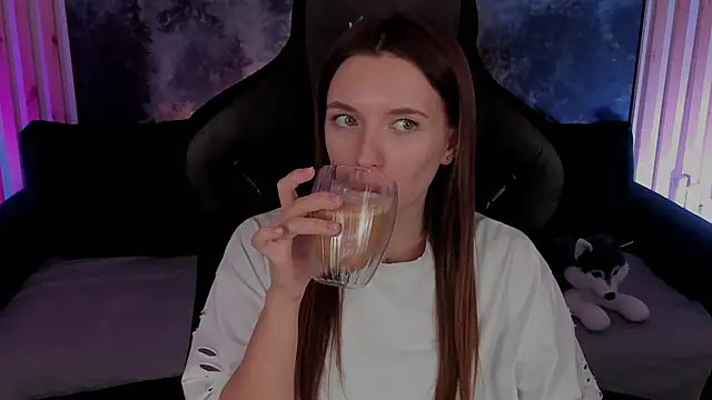 Snapshot of JennyDens chatting on December 4, 6:00 am JennyDens online show from December 4, 6:00 am