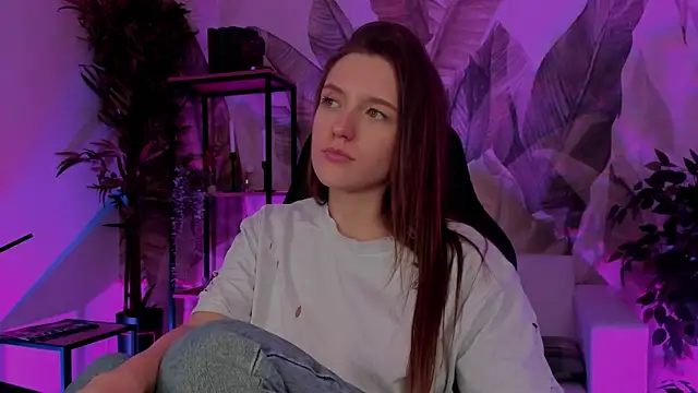 Snapshot of JennyDens chatting on December 13, 5:49 am JennyDens online show from December 13, 5:49 am