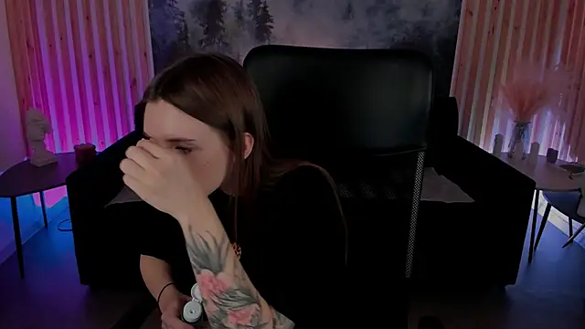 Snapshot of JennyDens chatting on February 20, 5:01 am JennyDens online show from February 20, 5:01 am