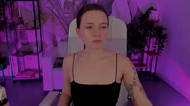 Snapshot of JennyDens chatting on February 22, 8:40 am JennyDens online show from February 22, 8:40 am