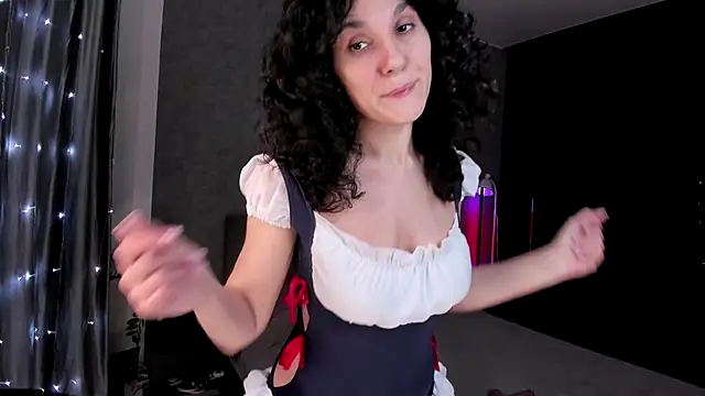  CurlySue  online show from February 28, 4:41 pm