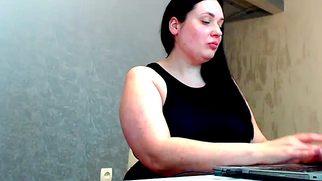 Snapshot of WorshipLilit chatting on February 19, 7:05 pm WorshipLilit online show from February 19, 7:05 pm