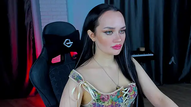 QueenAliss online show from December 13, 11:55 am