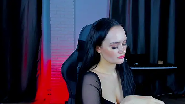 QueenAliss online show from February 4, 11:05 am