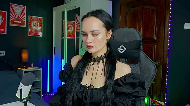 QueenAliss online show from November 7, 6:02 am