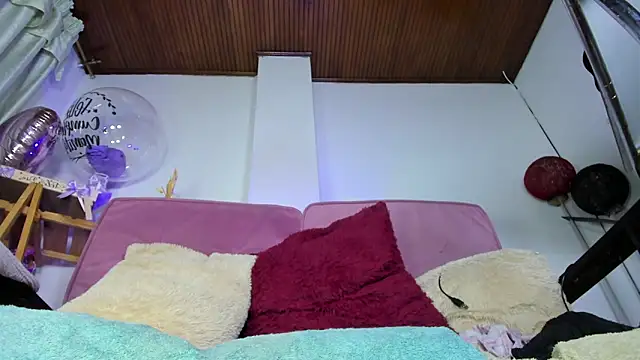 emely exotic online show from January 17, 12:59 am