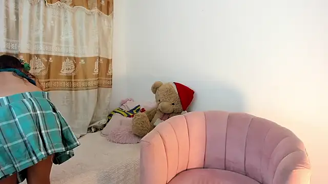 Snapshot of ValienteGirl_ chatting on December 24, 11:33 pm ValienteGirl  online show from December 24, 11:33 pm