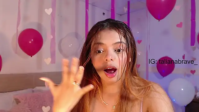 Snapshot of ValienteGirl_ chatting on February 15, 1:21 am ValienteGirl  online show from February 15, 1:21 am