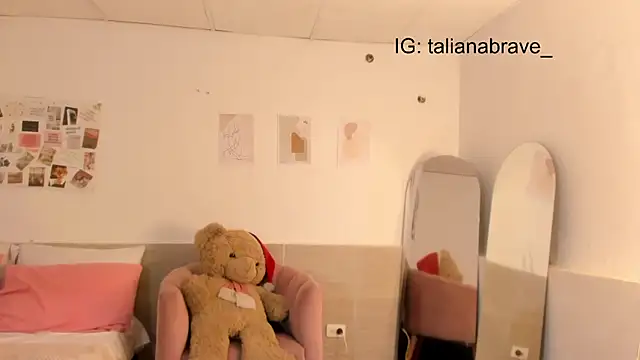 Snapshot of ValienteGirl_ chatting on October 5, 3:05 am ValienteGirl  online show from October 5, 3:05 am