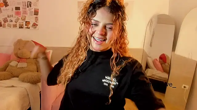 Snapshot of ValienteGirl_ chatting on October 5, 7:34 pm ValienteGirl  online show from October 5, 7:34 pm