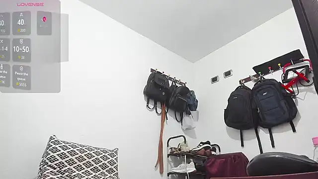 Snapshot of perla_jeff chatting on February 26, 2:27 pm perla jeff online show from February 26, 2:27 pm