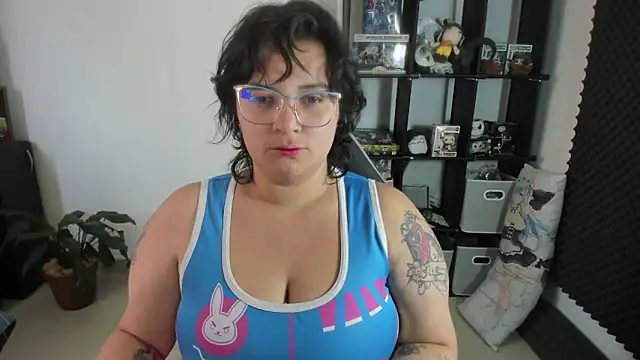 aika-dreams online show from February 1, 1:30 pm