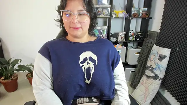 aika-dreams online show from March 6, 3:45 pm