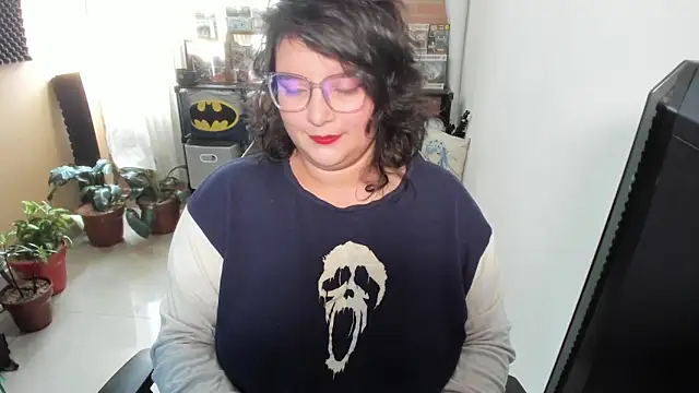 aika-dreams online show from September 12, 1:00 pm