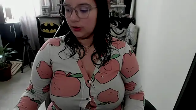 aika-dreams online show from April 7, 2:28 pm