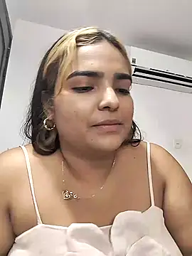 Snapshot of Mayssa_Cute chatting on December 23, 10:01 pm Mayssa Cute online show from December 23, 10:01 pm