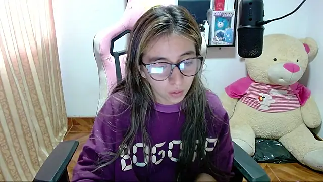 Maggie Fox3 online show from December 7, 9:55 pm