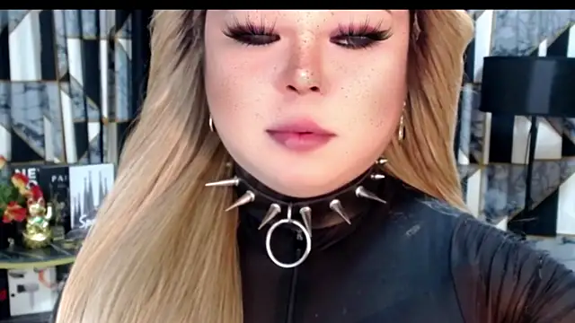 Snapshot of Mistress_DOMnicaaxx chatting on October 9, 12:47 pm Mistress DOMnicaaxx online show from October 9, 12:47 pm