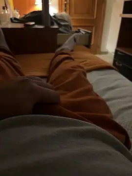 Snapshot of alex21017 chatting on November 8, 2:12 am alex21017 online show from November 8, 2:12 am