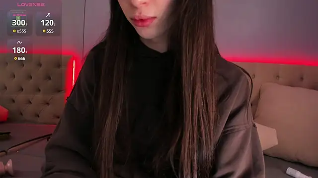 Snapshot of NickieRainer chatting on February 8, 2:05 pm NickieRainer online show from February 8, 2:05 pm