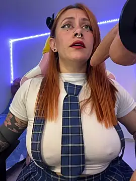 Luna Paris  online show from December 4, 11:35 pm