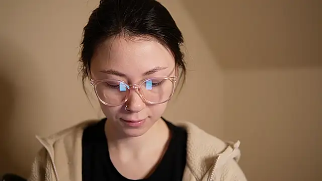 chibi moon  online show from December 13, 7:43 pm