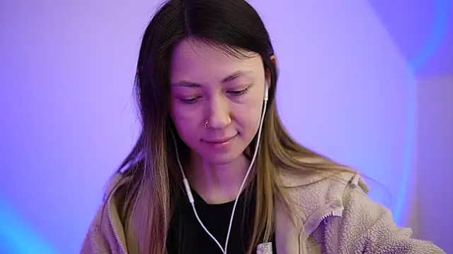 chibi moon  online show from March 14, 11:43 pm