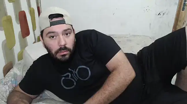 Snapshot of lucasprloco chatting on December 16, 2:38 pm lucasprloco online show from December 16, 2:38 pm