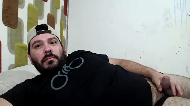 Snapshot of lucasprloco chatting on December 19, 12:13 am lucasprloco online show from December 19, 12:13 am