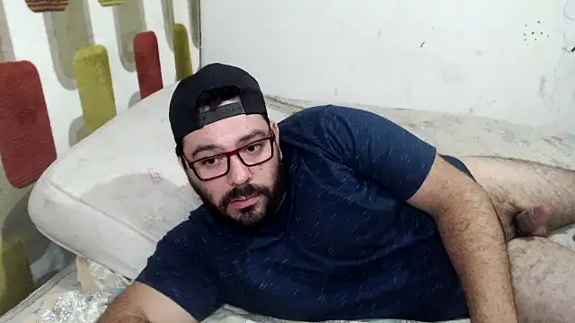 Snapshot of lucasprloco chatting on December 21, 8:32 pm lucasprloco online show from December 21, 8:32 pm